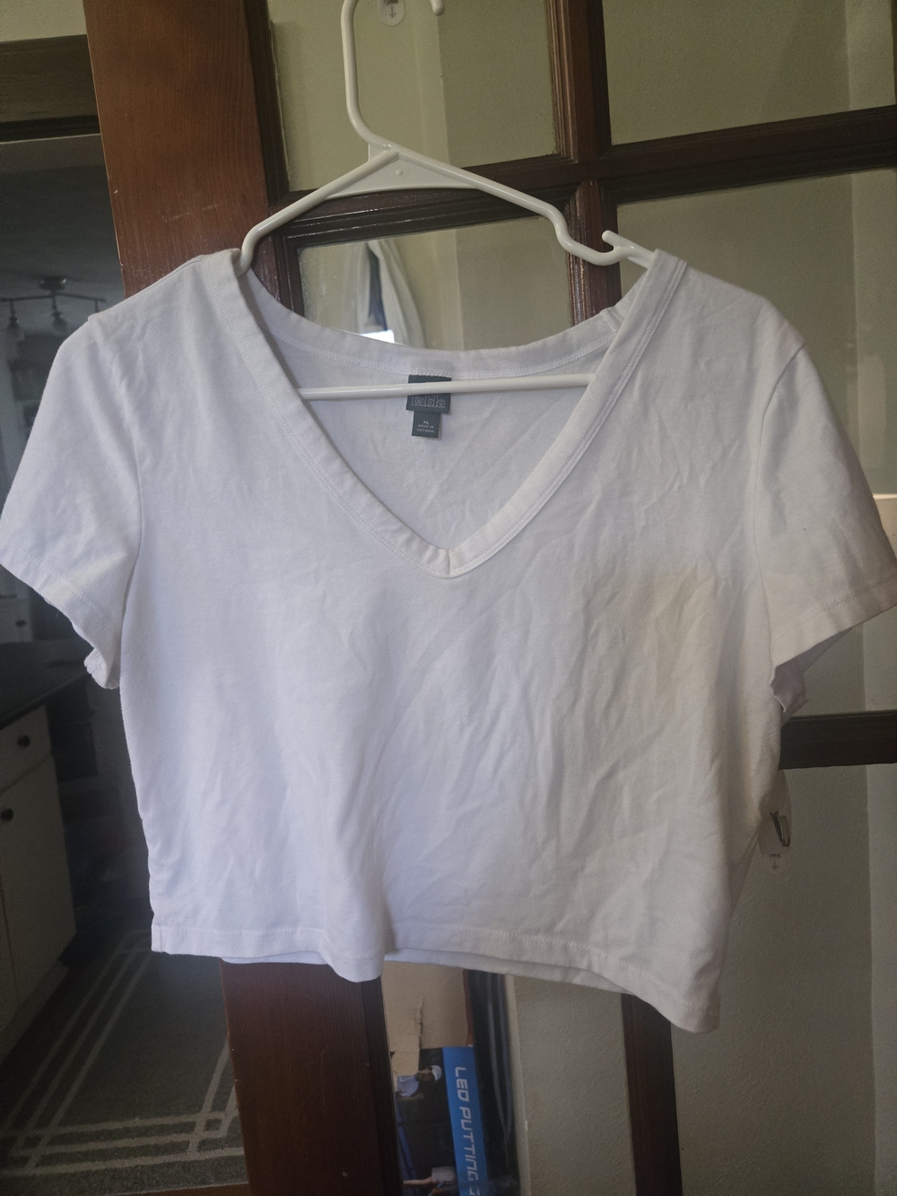 wild fable White V-Neck Cropped Tee